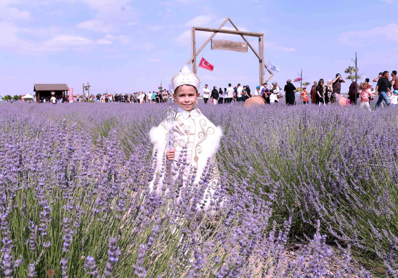 Konya’da lavanta festivali başladı! Binlerce kişi mor tarlalara akın etti 11